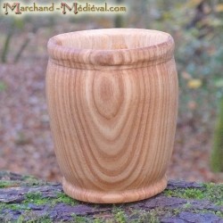 Mittelalterliche holz becher