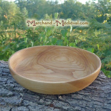 Round wooden dish