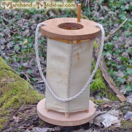 Mittelalterliche Rohhautlaterne aus Holz 